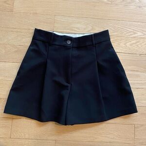 New with tags-Zara Black Pleated Shorts